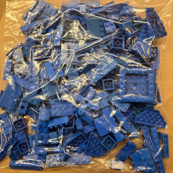 8 pounds Lego lots of vintage 1970's to some modern in locking Case - Picture 2 of 11